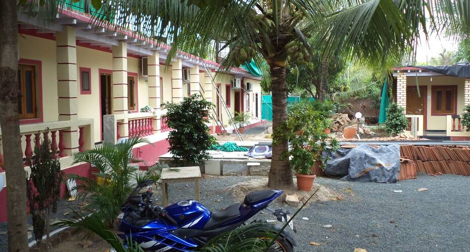 Hotel Gaurav Garden's Holiday Home, Mumbai 2